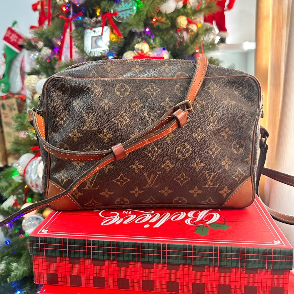 Louis Vuitton Brown Monogram Messenger Bag - Picture 5 of 17